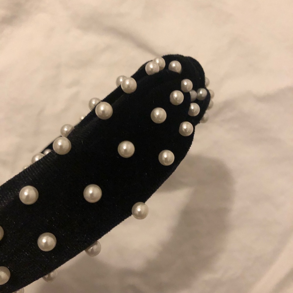 Velvet pearl studded knot headband - Picture 3 of 4